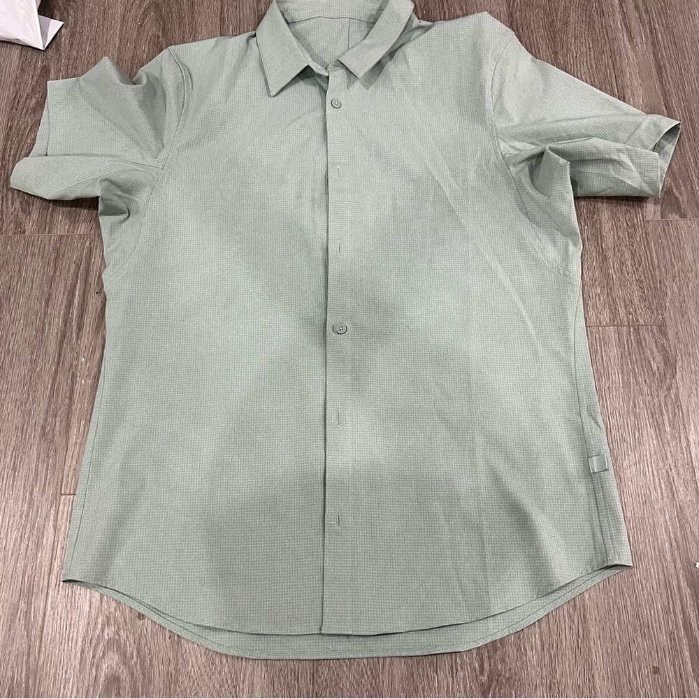 Lululemon Men's Light Green Short Sleeve Button Down Shirt Sea Salt M
